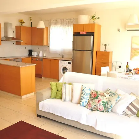 Universal Apartment *