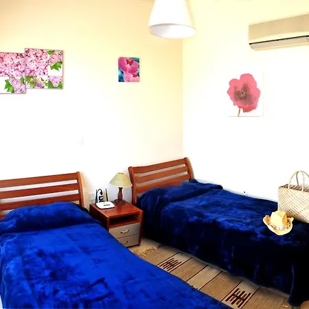 Universal Apartment *