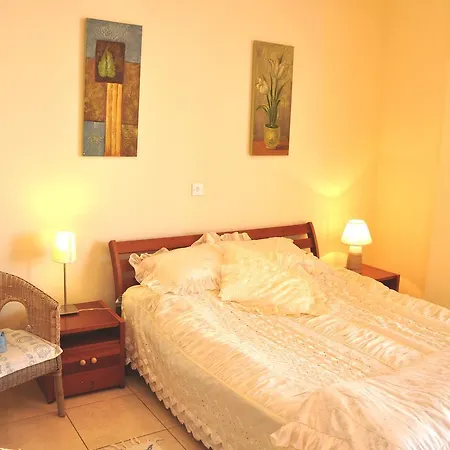 Universal Apartment *